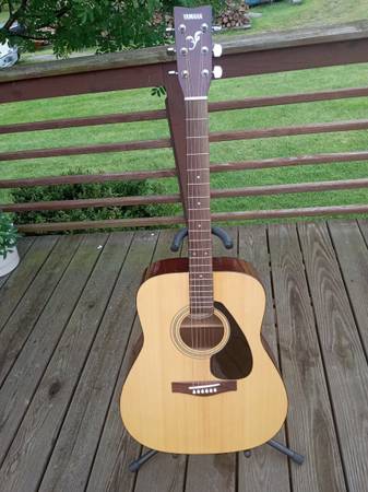 Photo Yamaha F310P acoustic guitar $125