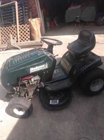 Photo bolens lawn tractor with snow blade $300