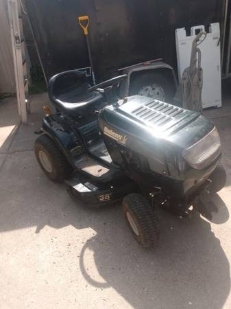 Photo bolens lawn tractor with snow blade $300