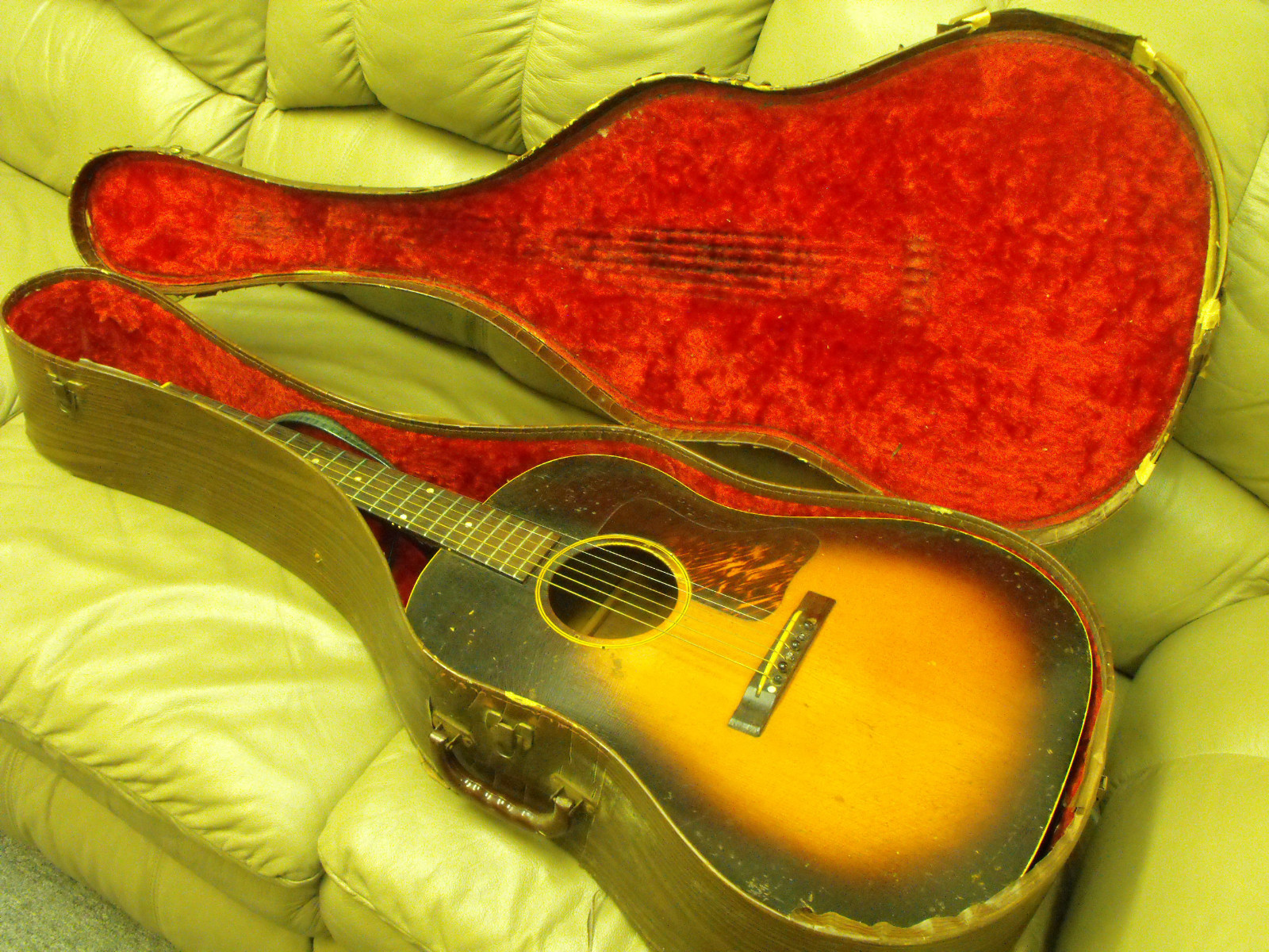 1938 Gibson J-35 Sunburst Acoustic Guitar with Case