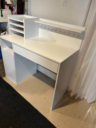 Photo south Shore craft sewing table desk like new $200