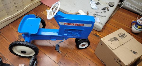Photo 1968 Ford 8000 pedal tractor $295