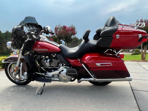 Photo 2018 Harley Ultra Limited - Mint - 7,200 Miles - Negotiable $23,900