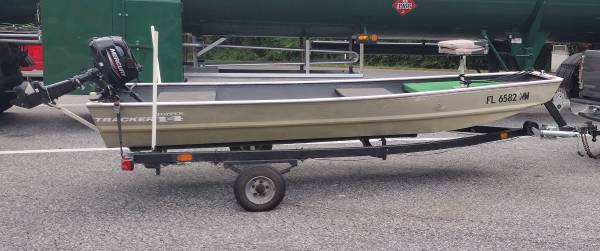 Tracker jon boat with new motor $3,500