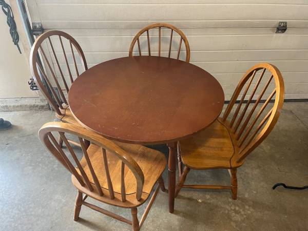 Photo Childrens wood table and four chairs $95