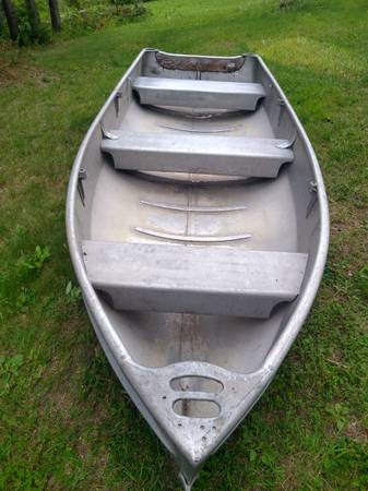 Photo 12 foot boat $350
