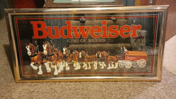 Photo BUDWEISER MIRRORS, SIGNS AND POOL TABLE LIGHT, Oak Wine Barrel