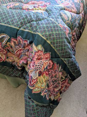 Photo Comforter, Twin, Like New Condition $29