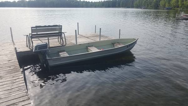 Photo Starcraft Fishing Boat $300