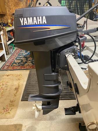 Photo Yamaha 25hp 2 stroke long shaft $2,200