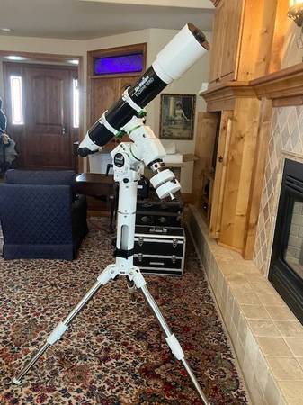 Photo Sky Watcher EvoStar 120 ED telescope and Sky Watcher AZ-EQ5 GT Mount a $2,200
