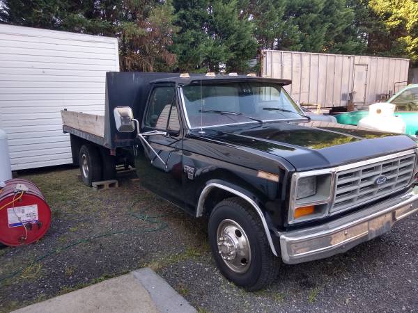 Photo 1986 Ford F-350 Flatbed Dump 4 speed manual trans 360 motor $5,500