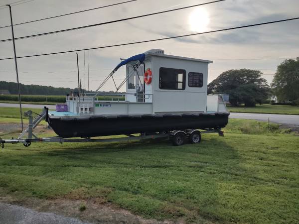 Photo 24 ft tritone overnight boat $23,000