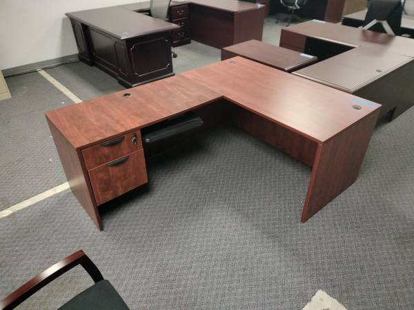Photo New and Used Cherry Laminate Office Furniture The BEST Deals $329