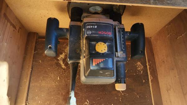 Photo Router table with bosch router $65