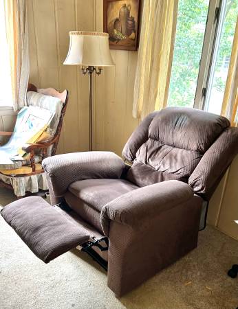 Photo SOLD Power lift chair $125