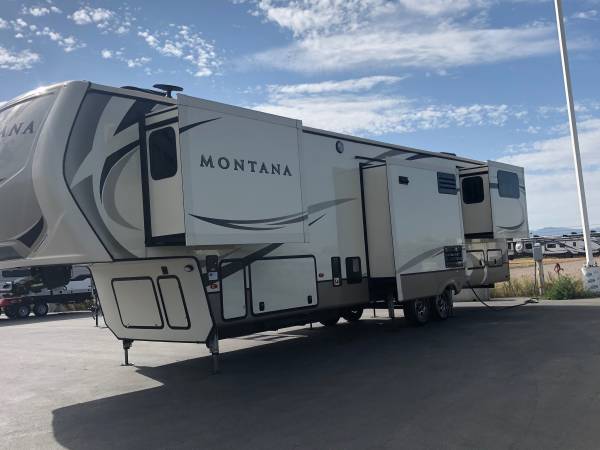Photo Beautiful 2018 Montana 5th wheel $1