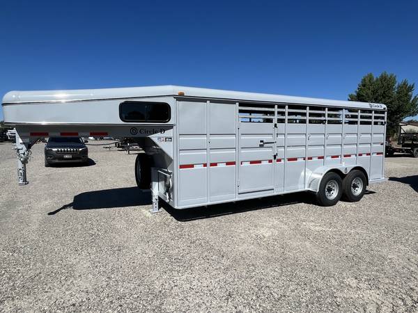 Photo Circle D 20 ft Stock Combo Gooseneck Livestock Trailer $17,999