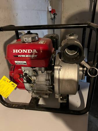 Photo Honda 2 inch self priming gas powered water pump $550