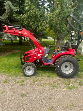 Photo New 25 HP tractor Loader 4x4 Diesel $19,900