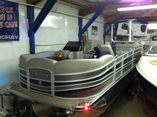 Photo 2014 holdover Premier Pontoon 240 Grand Entertainer with Skirt molding $29,310