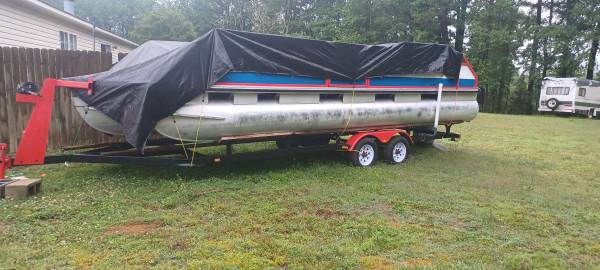 1989 pontoon boat 24 ft 40 evenrude $5,000
