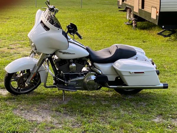 Photo 2016 Harley Davidson Street Glide $19,500