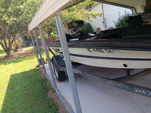 95 Hydra Sports Bassboat $4,400