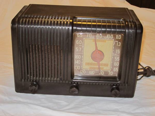 Photo Antique Crosley radio