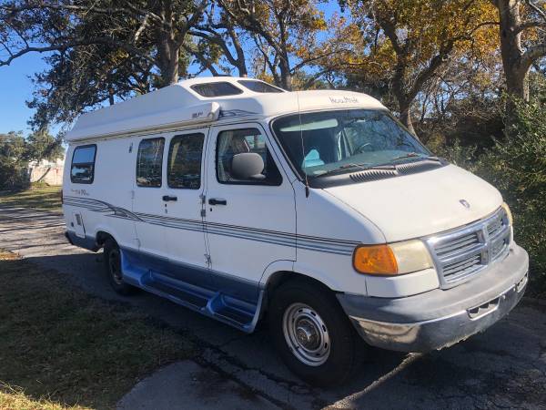 Camper Van Dodge Ram 3500 Roadtrek 19 Popular 1999 - $14,800 (Beaufort