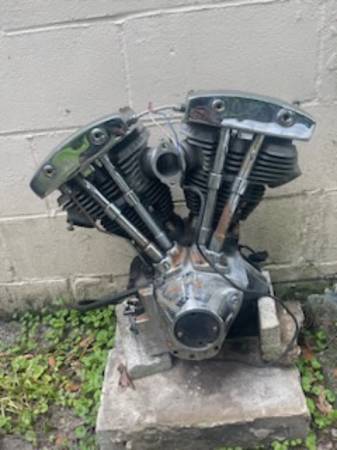 Photo Classic Harley Davidson Shovel Head Motor w Kick Start Trans and exhaust pipes $3,000