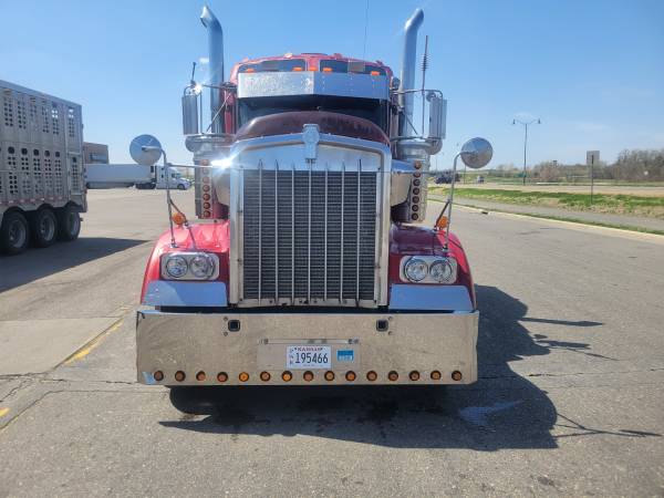Photo Kenworth truck and trailer $70,000