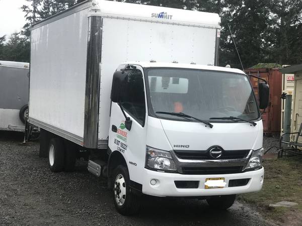 Photo 2019 Hino 155 Box Truck with Lift 99K miles Clean Title $48,000