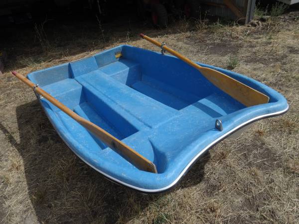 8 livingston boat $200