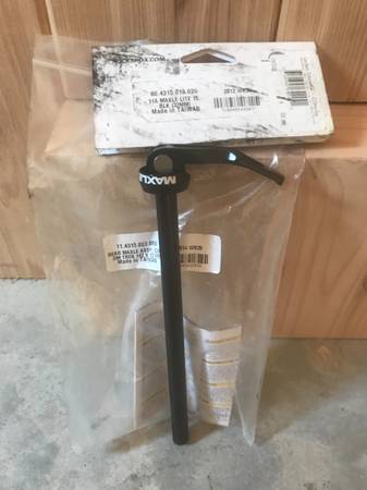 Photo Trek Rockshox MAXLE Rear Axle New 12 x 142 $20