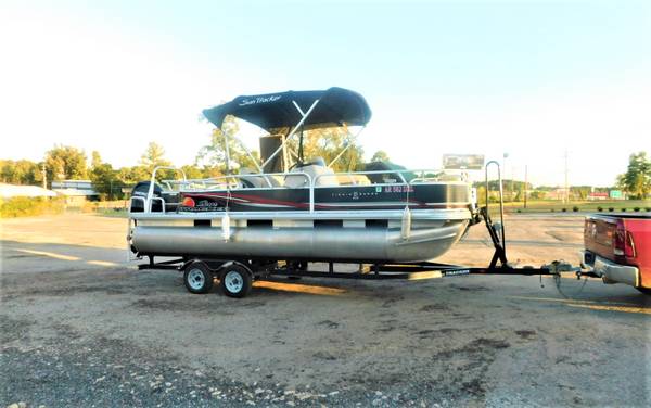 Photo 2013 SUN TRACKER PARTY BARGE 22 DLX BOAT, NEW BATTERIES $14,999