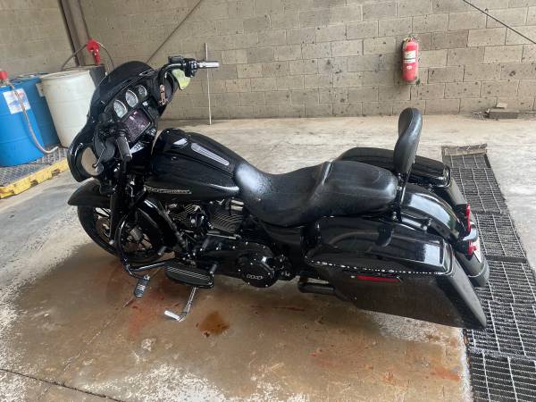 Photo 2019 Harley Davidson Street Glide $22,000