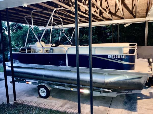 Photo 21 ft Pleasure Island Pontoon Boat  50 hp Yamaha Outboard $15,500
