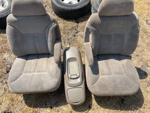 Photo 88-98 Chevy truck obs tan bucket seats $350