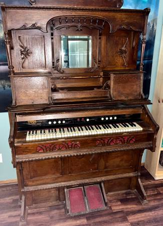 Photo Beautiful Late 1800s Pump Organ - Beckwith Organ Company, Chicago $250
