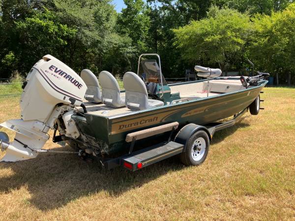 Photo Duracraft Boat and Trailer $9,000