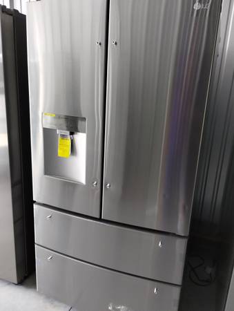 Photo LG (NEW) 29 cu ft 4-Door French Door Refrigerator wIce maker $1,200