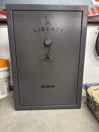 Photo Liberty Fatboy Safe $3,000