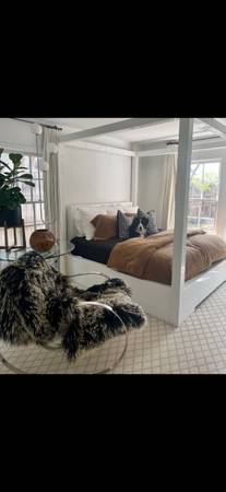 Photo Modern king size canopy bed $600