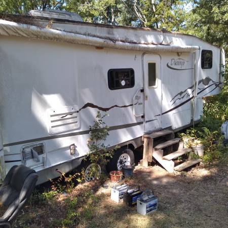 Photo Nice RV for rent. 30 gallon water heater. All electric. $700