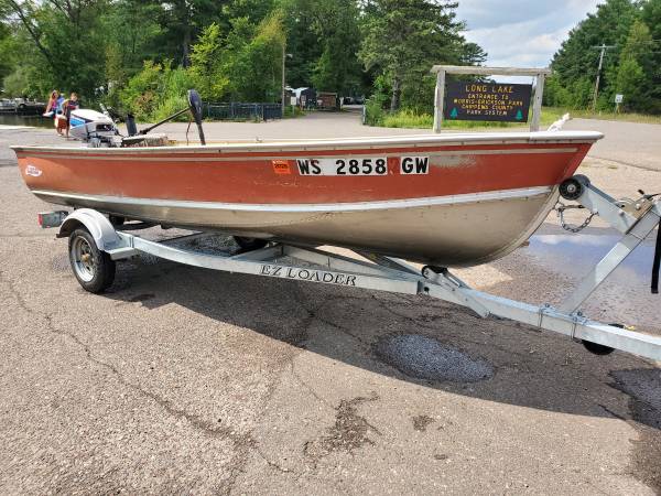 14 ft. LUND Fishing Boat $1,800