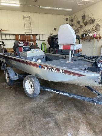 17ft Monark fishing boat $4,000