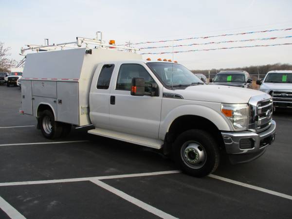 Photo 2014 ford f350 f-350 xcab drw utility 4x4 only 93k miles rust free 4wd - $36,995 (HWY 8 Forest Lake MN)