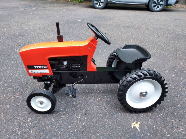 Photo Allis Chalmers 7080 pedal tractor $400