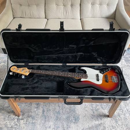 Photo Fender American Special Jazz Bass w SKB Flight Rated Hard Case $1,250